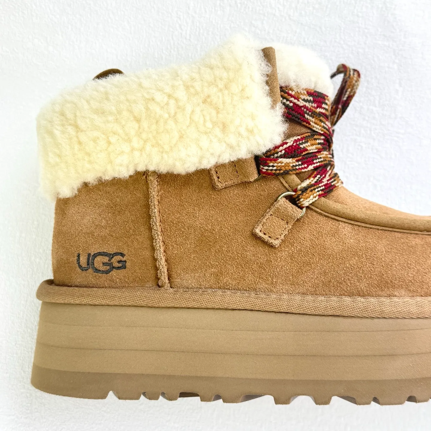 Self-pickup 💰560 Ugg Fukala lace-up boots 3954 The official website's main recommendation. A must-have for Maillard in autumn and winter. Every color matches well. The shape is super positive. The soles are increased by 3.8cm. Perfectly modifying the leg shape. Simple and elegant style. Must be arranged! size：35-40
